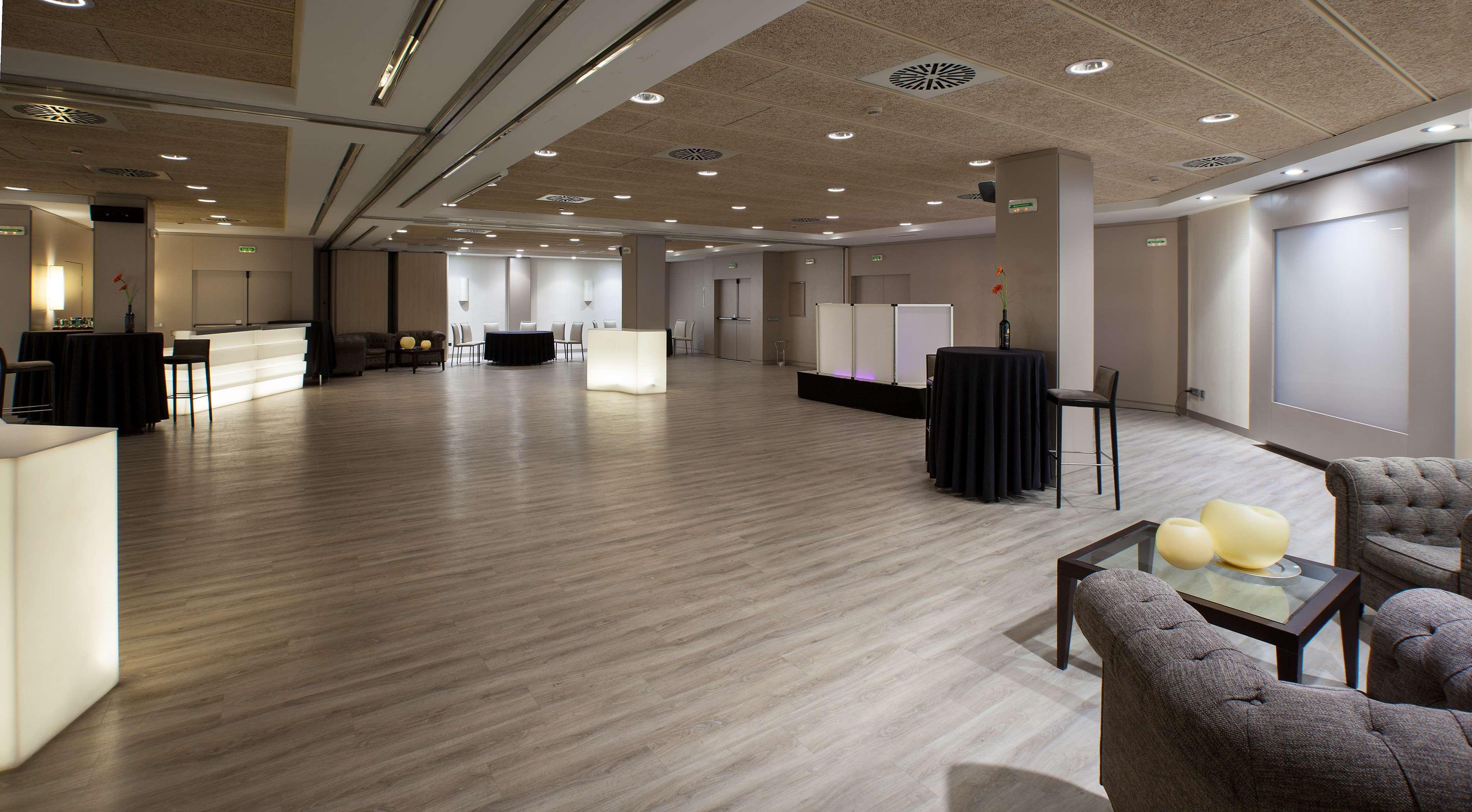 Nh Pamplona Iruna Park Exteriör bild