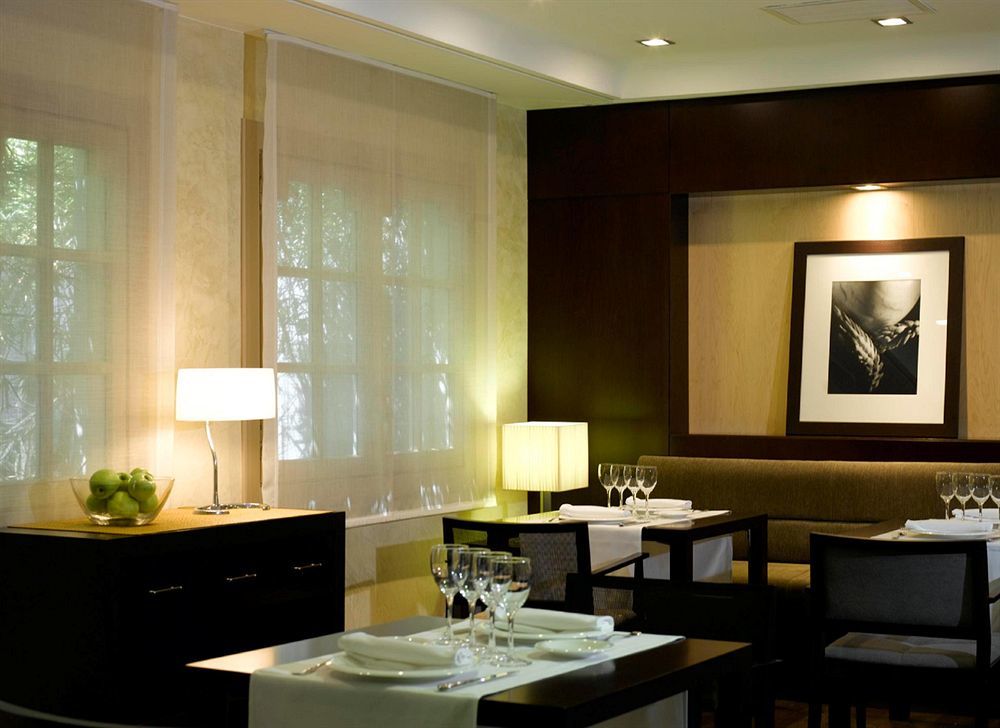 Nh Pamplona Iruna Park Restaurang bild